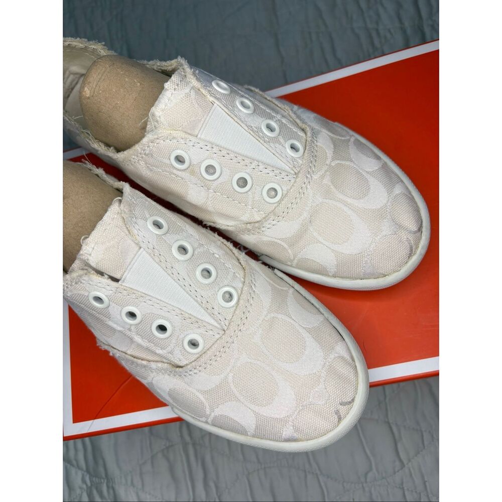 Coach Katie Signature slip ons in Chalk - 8.5 - Picture 4 of 9